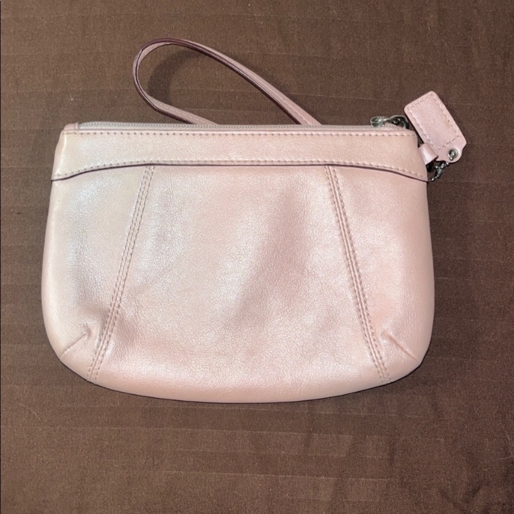 Coach Legacy vintage Blush Pink Leather Wristlet with Gold Logo Plaque - Picture 3 of 5